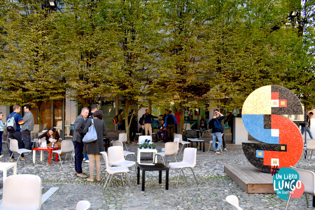 Piazza Garibaldi a Spilimbergo con postazioni lettura